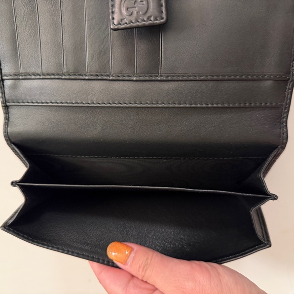 Gucci Logo Black Embossed Leather Long Fold Wallet - Picture 6 of 6